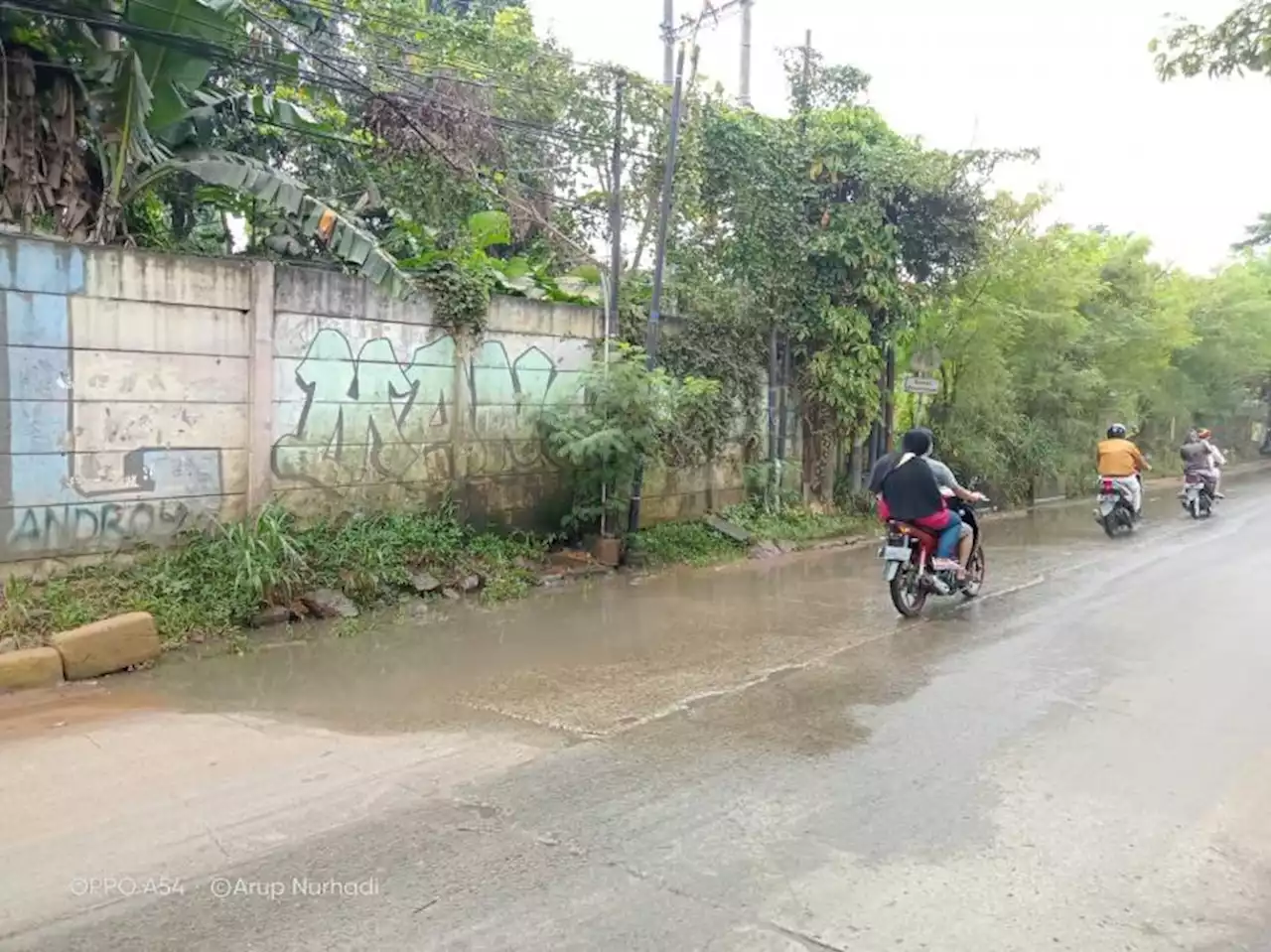 Proyek Tol Cijago Bantah Pemberitaan 30 Motor Jatuh Akibat Ceceran Tanah |Republika Online