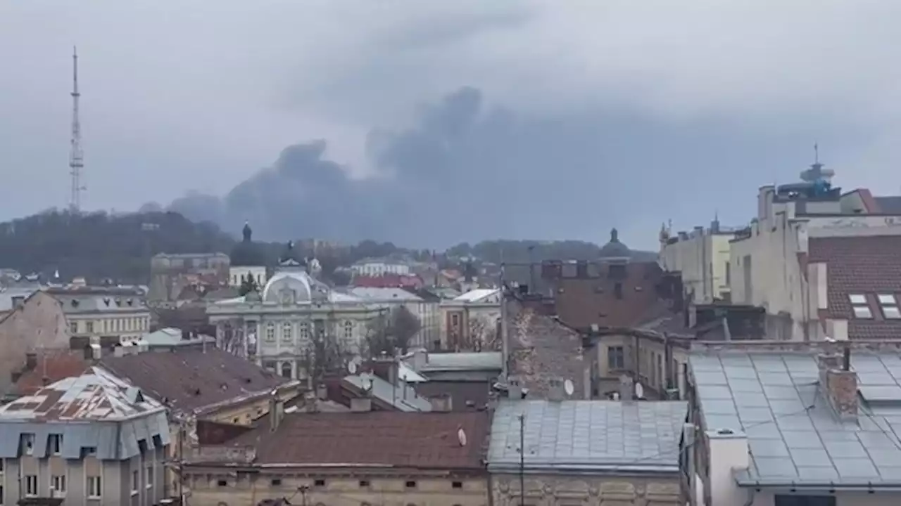 Fuertes explosiones en Lviv, cerca de la ciudad polaca que visita Joe Biden