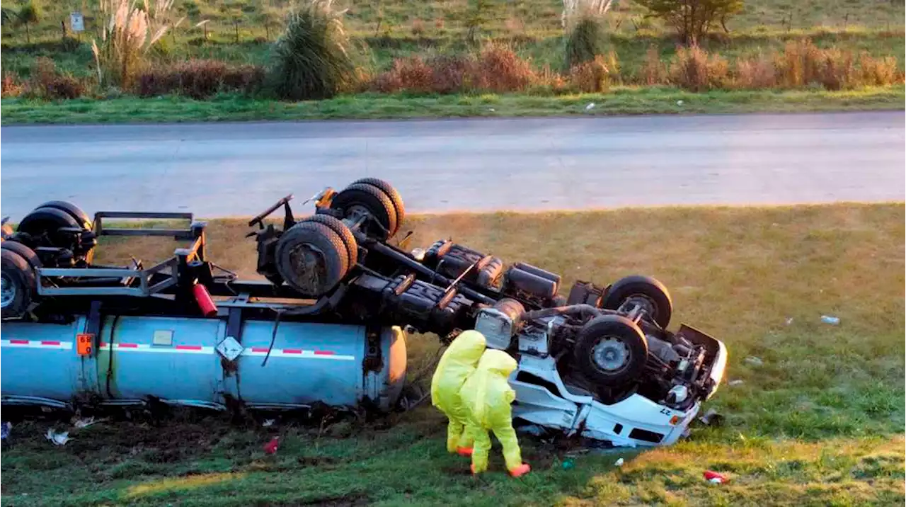 Un camión que transportaba ácido muriático volcó y hubo alerta por una nube tóxica