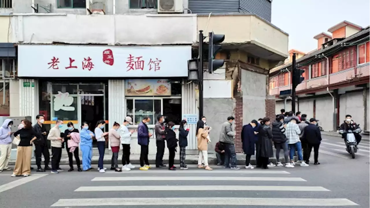 Shanghai to lock down each half of city for mass COVID-19 testing