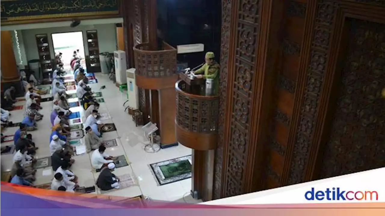 Masjid Agung Al Barkah Bekasi Bakal Tarawih dengan Saf Rapat, Tetap Bermasker