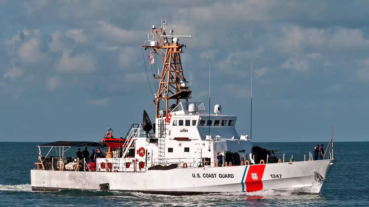 Fishing vessel sinks 35 miles off Oregon coast; 1 reported dead, 1 missing