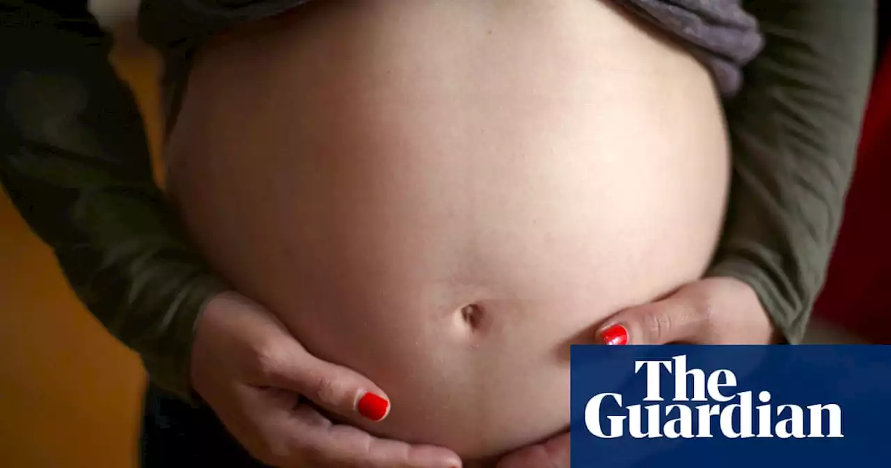 Stop charging migrant women for NHS maternity care, RCOG urges