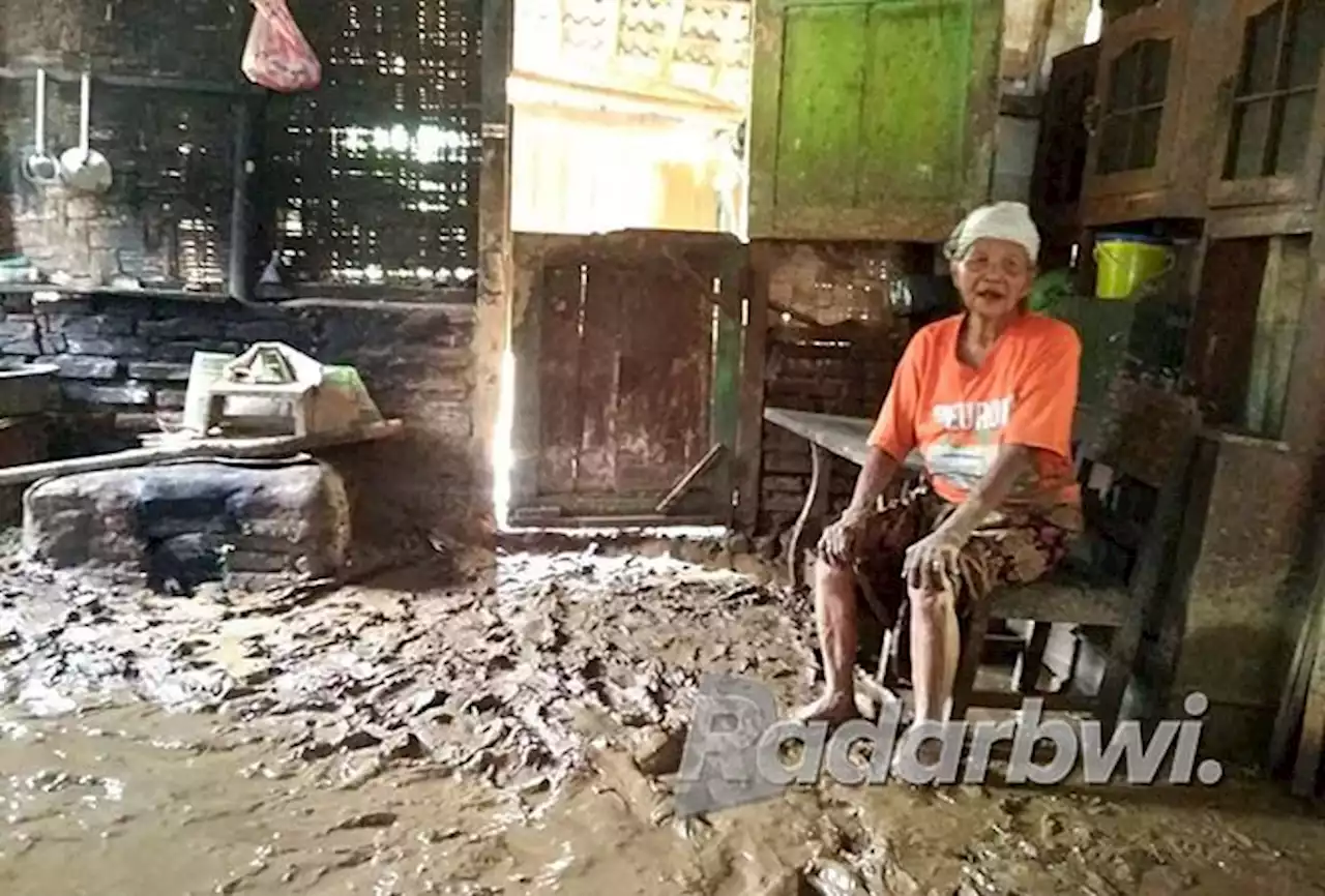 Saat Banjir Menerjang, Nenek Tukini Sedang Tidur di Dalam Kamar