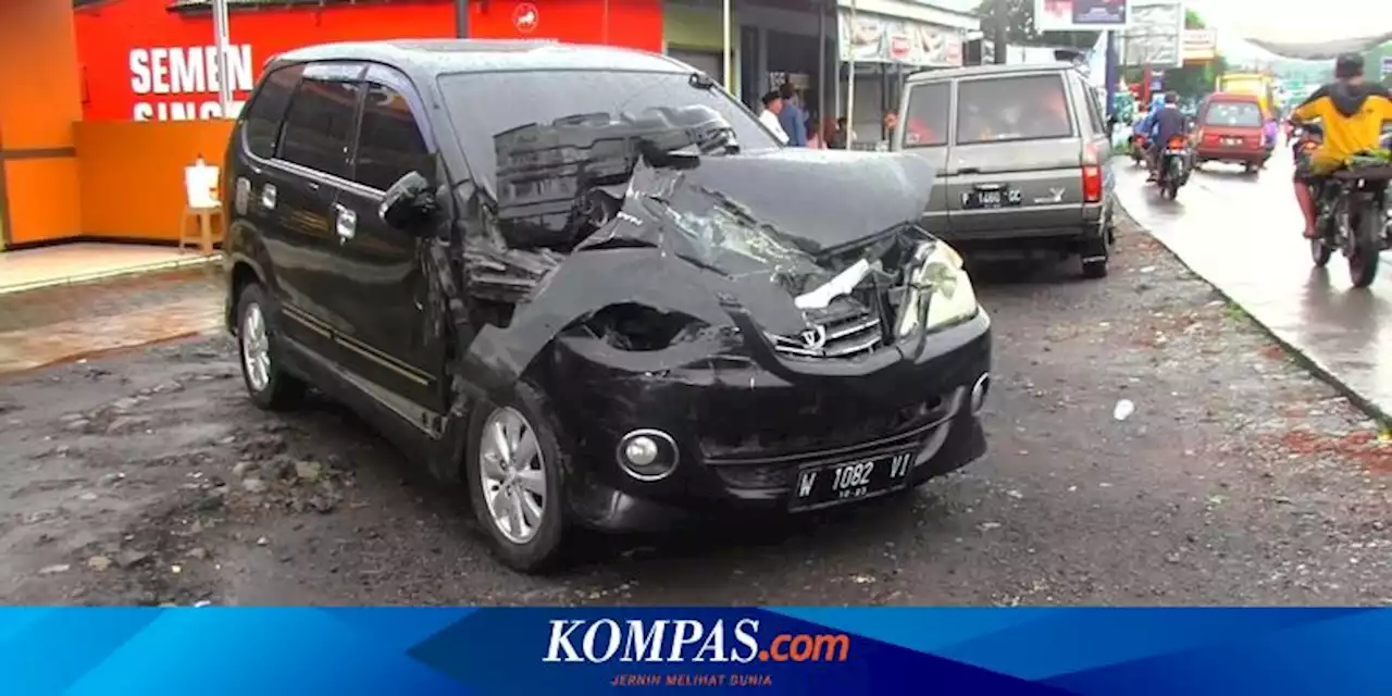 Diduga Rem Blong, Truk Tabrak 2 Mobil dan 3 Toko di Lumajang