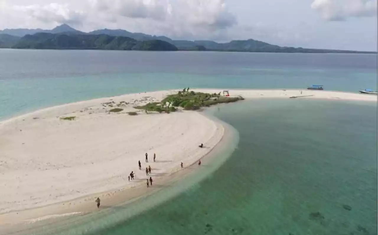 Tujuh Objek Wisata Air di Pulau Bawean Gresik yang Wajib Dikunjungi