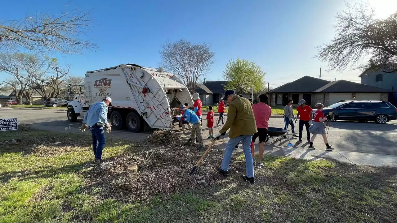 Volunteers help with tornado recovery