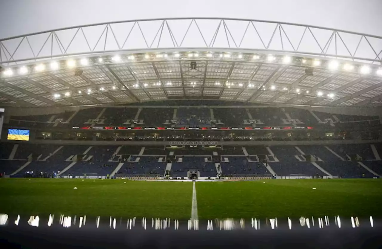 Soccer-Portugal fans scramble for World Cup playoff tickets