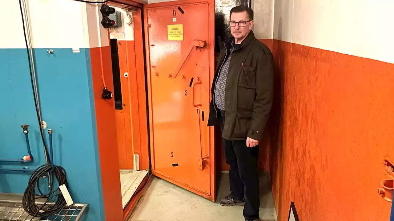 Kenneth har en egen skyddsbunker på tomten – följ med ner