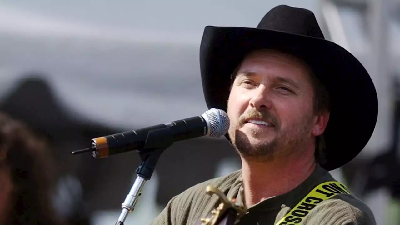 Country singer-songwriter Jeff Carson, who later became a police officer, dies at 58