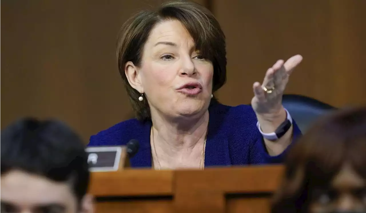 Klobuchar calls for Justice Thomas to recuse himself from 2020 election cases over wife’s texts