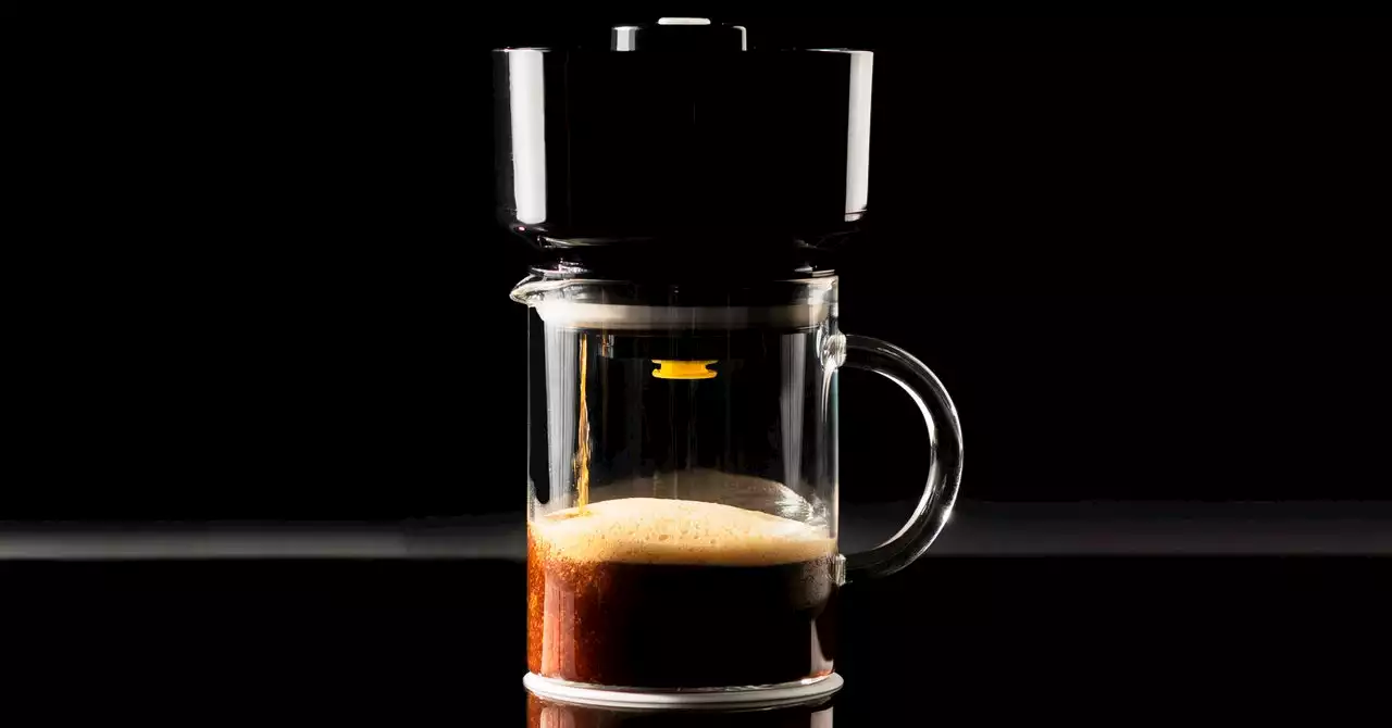 This Coffee Brewer Uses a Vacuum to Make a Delicious Cup