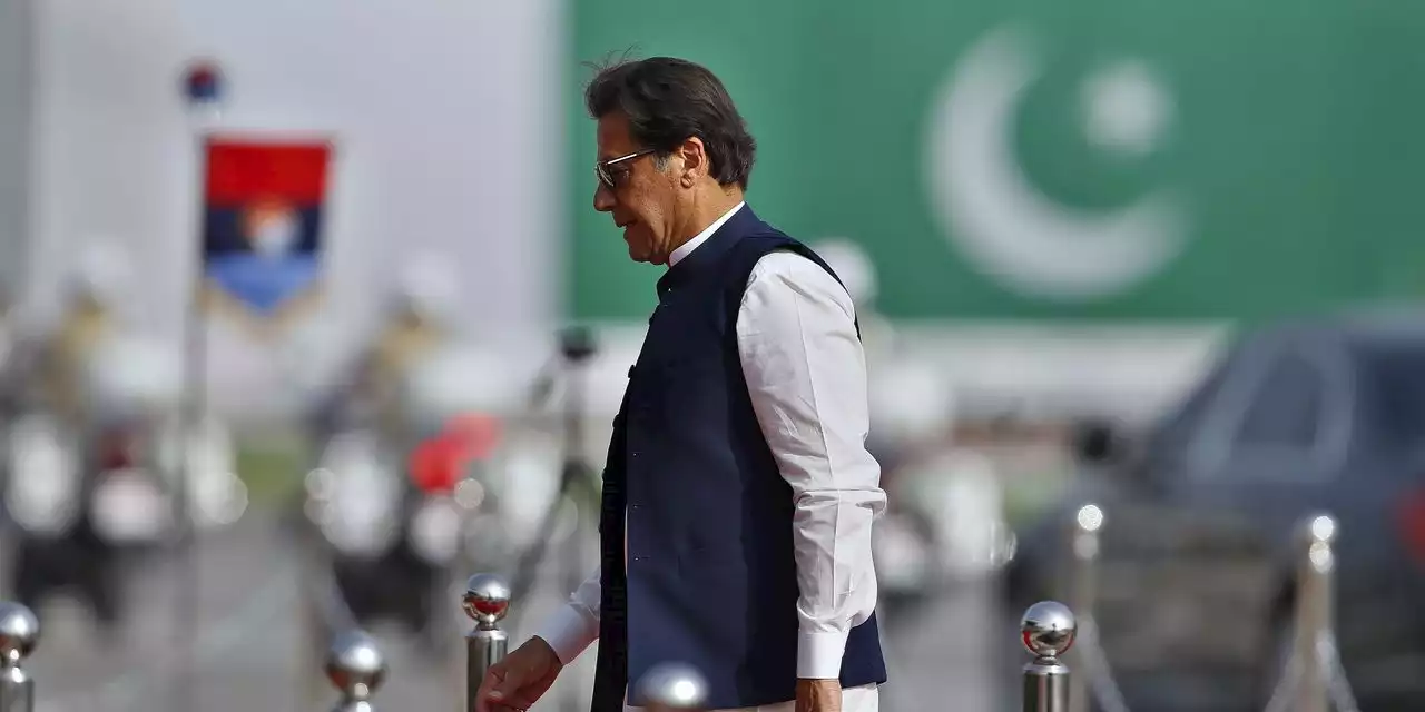 Pakistan’s Imran Khan Tries to Pull Off a Come-From-Behind Victory