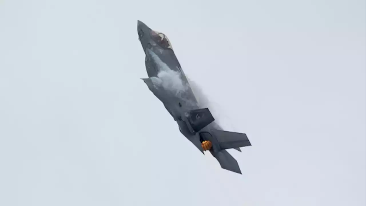Canada chooses to buy F-35 fighter jet: CP sources