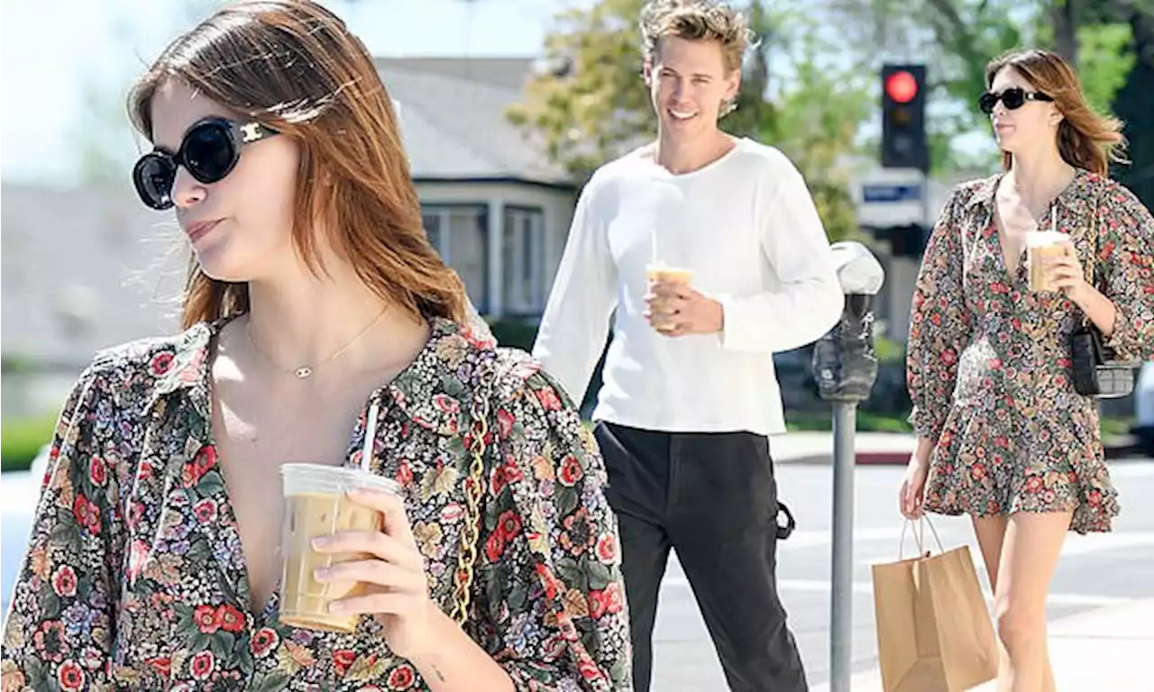 Kaia Gerber gets an iced coffee with boyfriend Austin Butler in LA