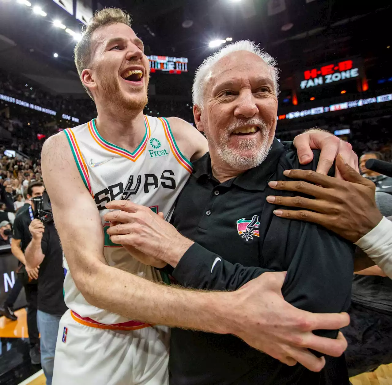 Spurs sell $200,000 in Popovich NFTs, Food Bank benefits