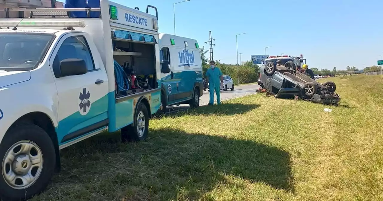 Vuelco en la autopista Córdoba-Carlos Paz: falleció un hombre | Sucesos | La Voz del Interior