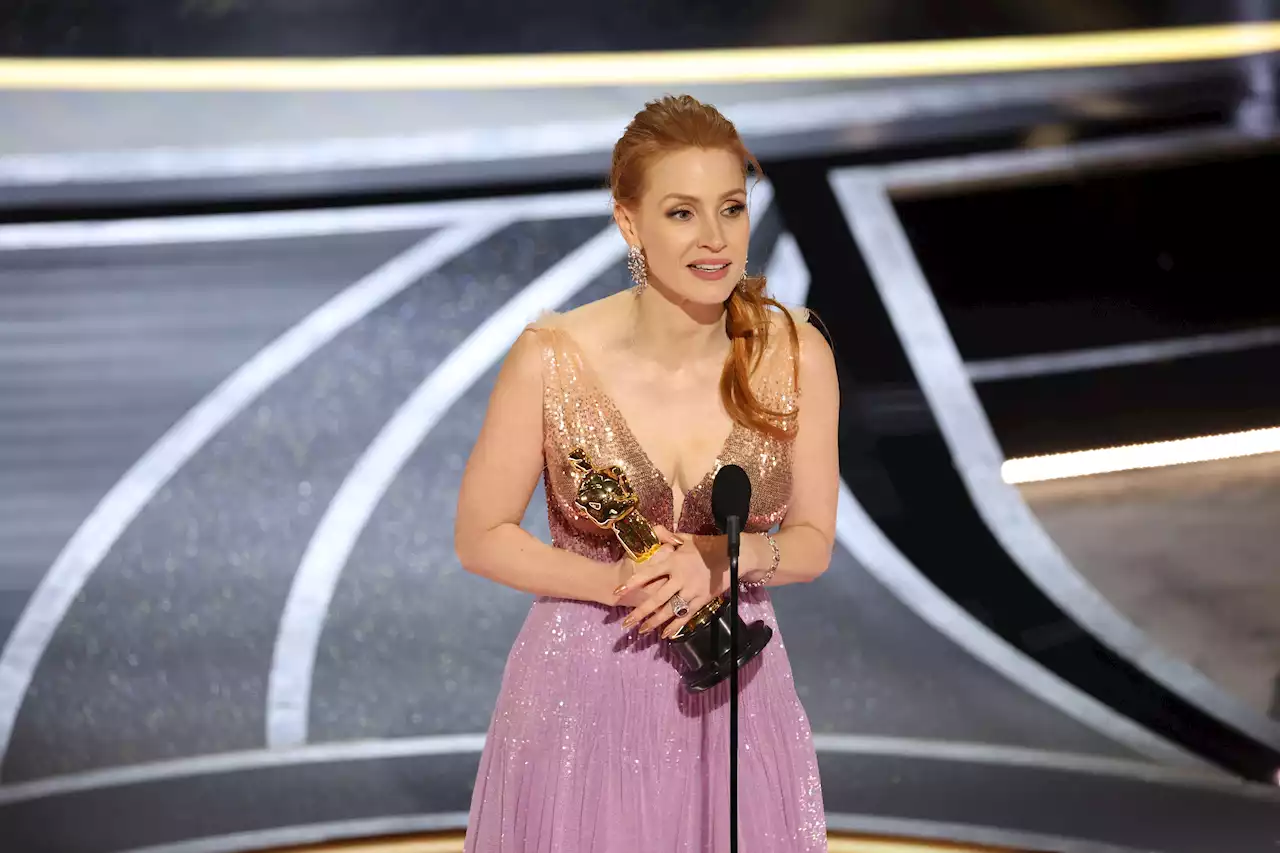 Jessica Chastain Uses Oscars Speech to Deliver Heartfelt Message on Suicide Awareness