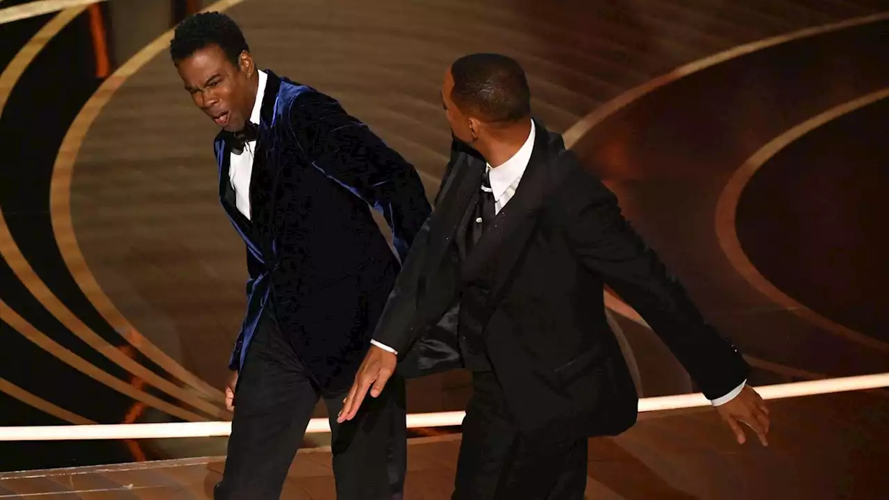 Will Smith schlägt Chris Rock auf der Bühne ins Gesicht – und gewinnt dann den Oscar