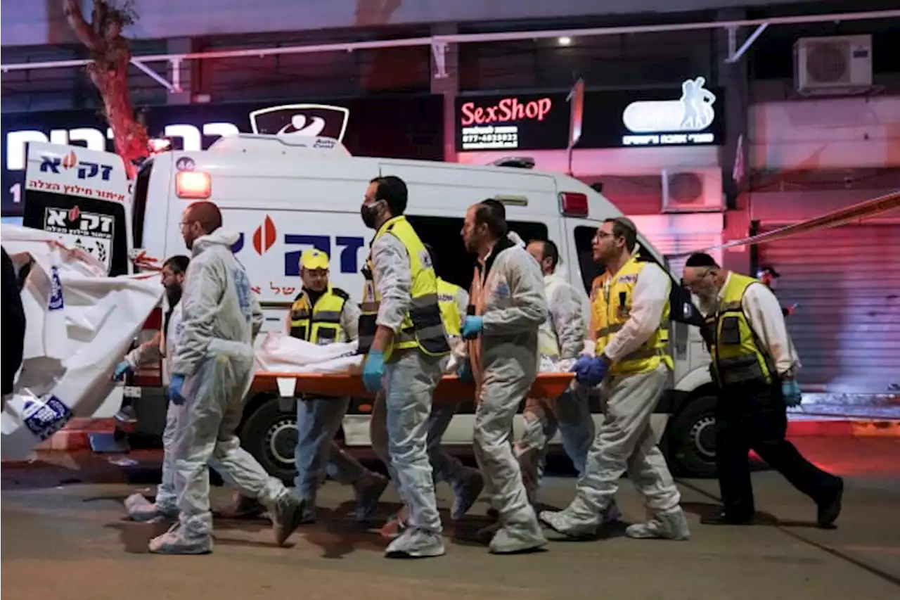 Gunmen kill 2 in central Israel attack, Israeli police say