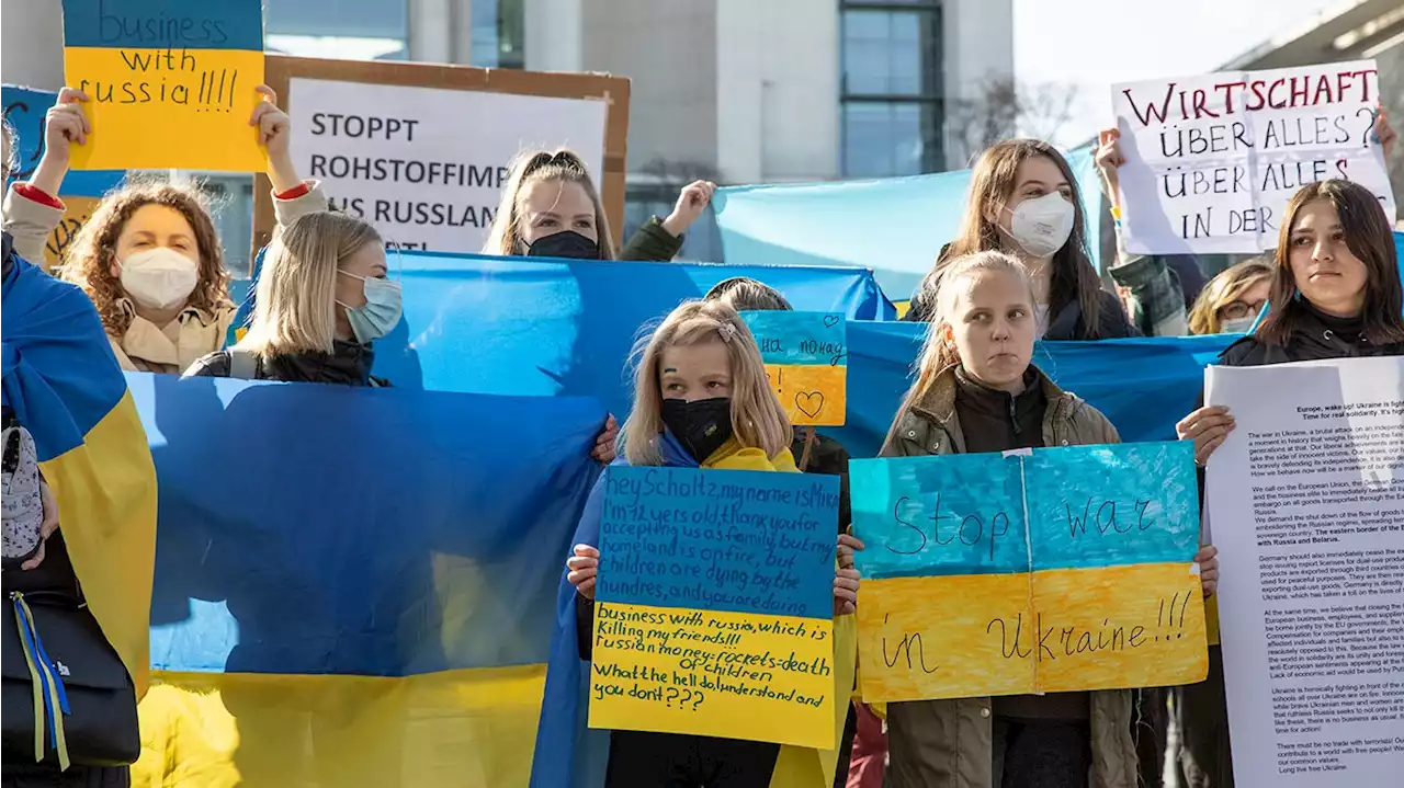 Demo in Berlin – „Deutschland finanziert Putins Krieg“