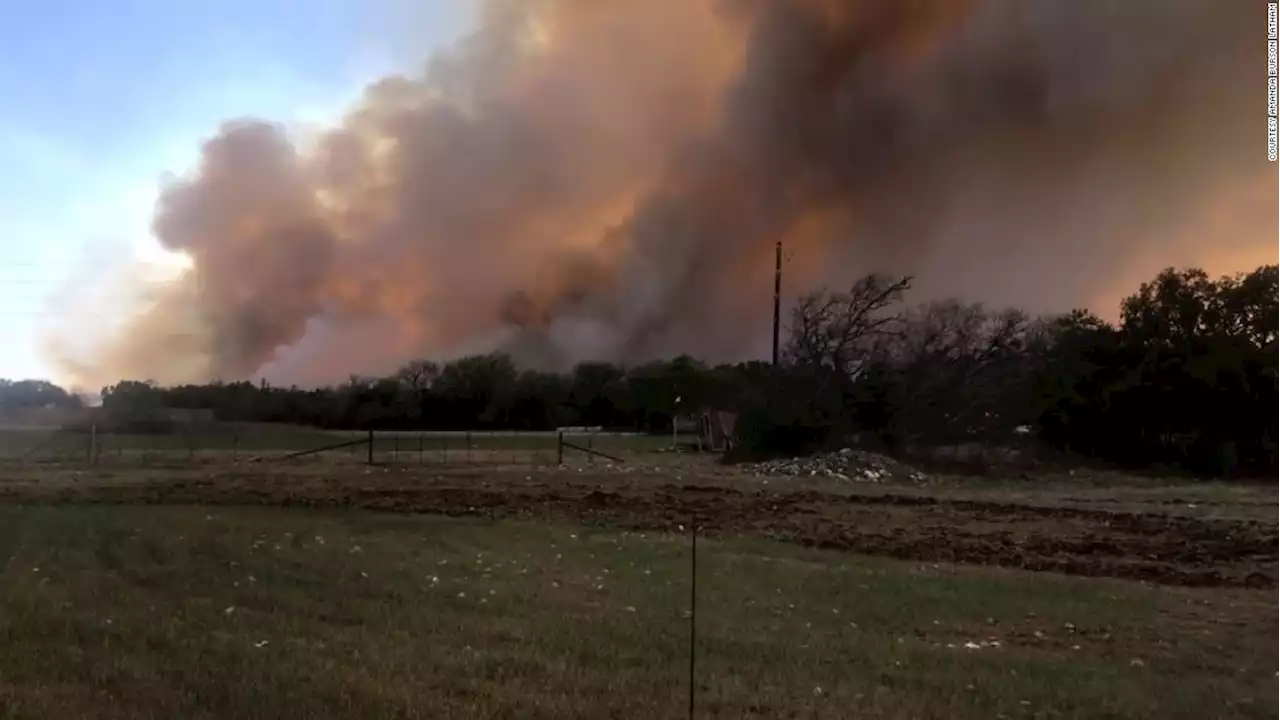 New Texas fire burns more than 33,000 acres