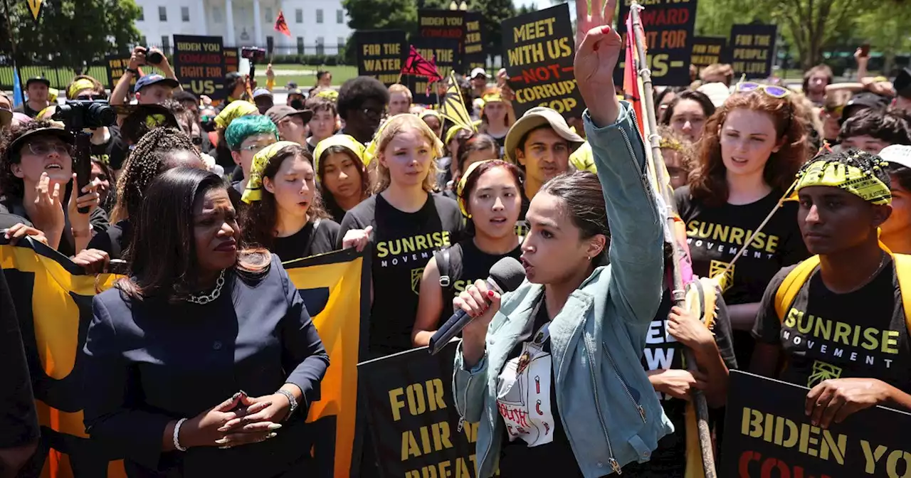 'Green New Deal Champions Pledge' Pushes Candidates to Embrace Bold Climate Agenda