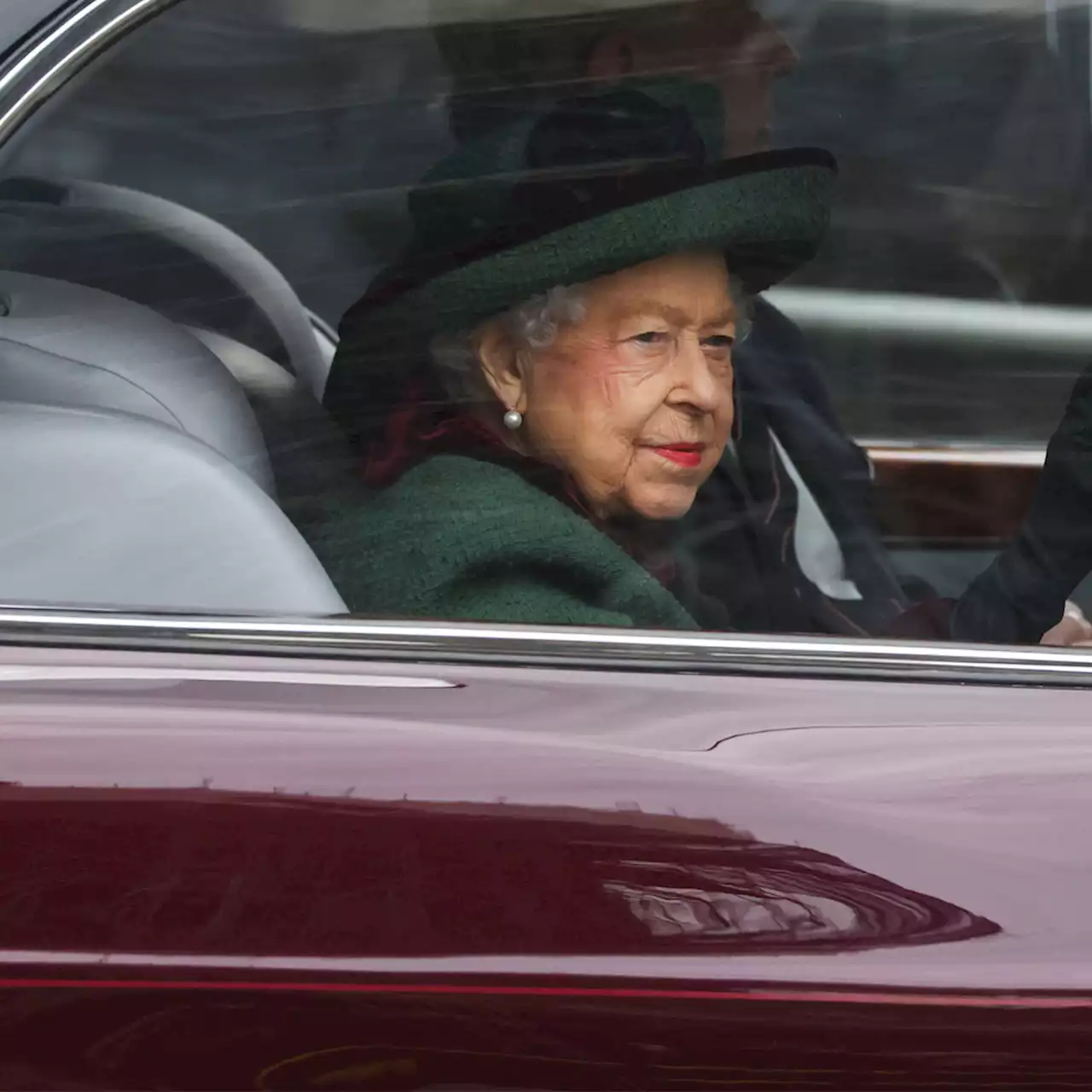 Queen Elizabeth II Makes First Public Appearance in 5 Months at Prince Philip's Memorial Service - E! Online