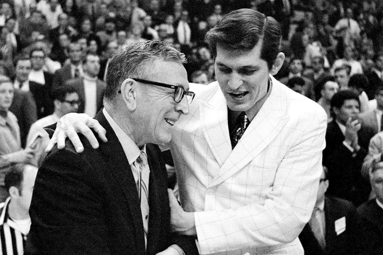 Joe Williams, coached underdog Jacksonville to NCAA title game, dead at 88