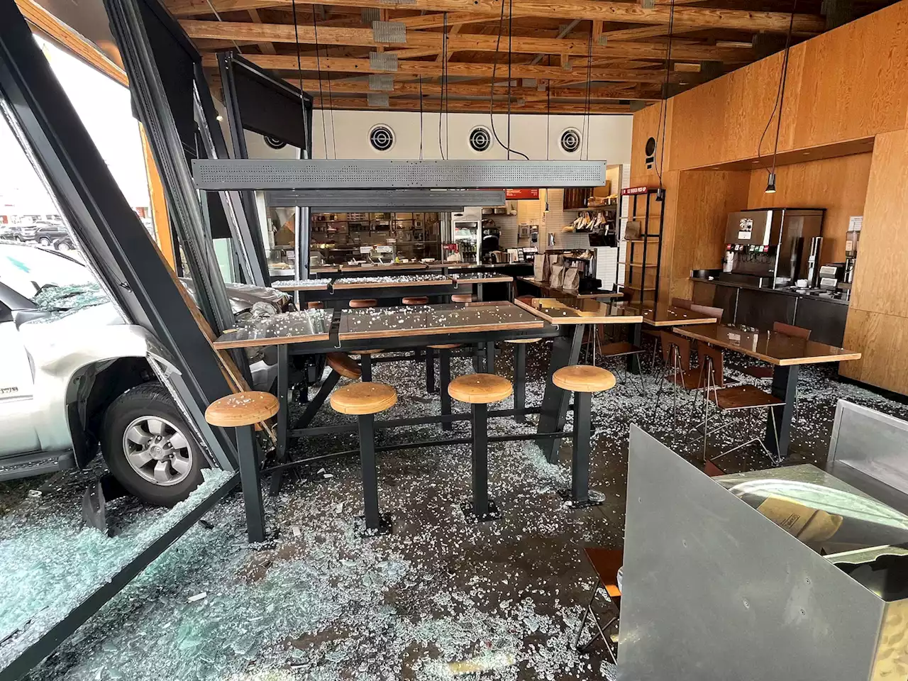 4 injured after vehicle crashes into restaurant in Prince William