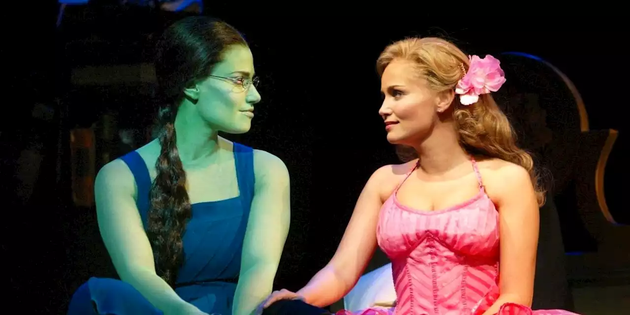 Wicked Movie Director Open To Idina Menzel & Kristin Chenoweth Cameos