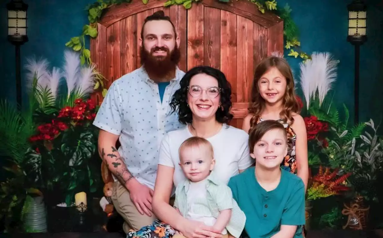 Photographer captures family photos hours before deadly crash in Ohio