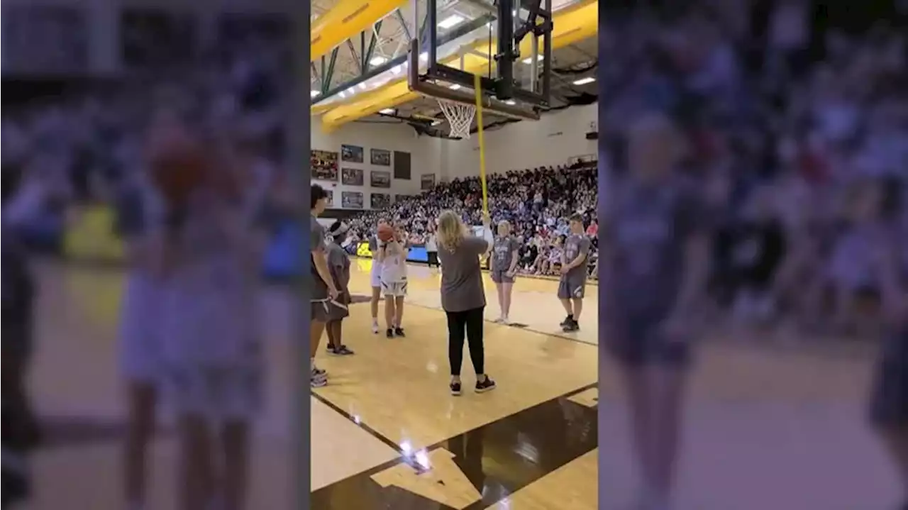 WATCH: Blind high school basketball player sinks basket