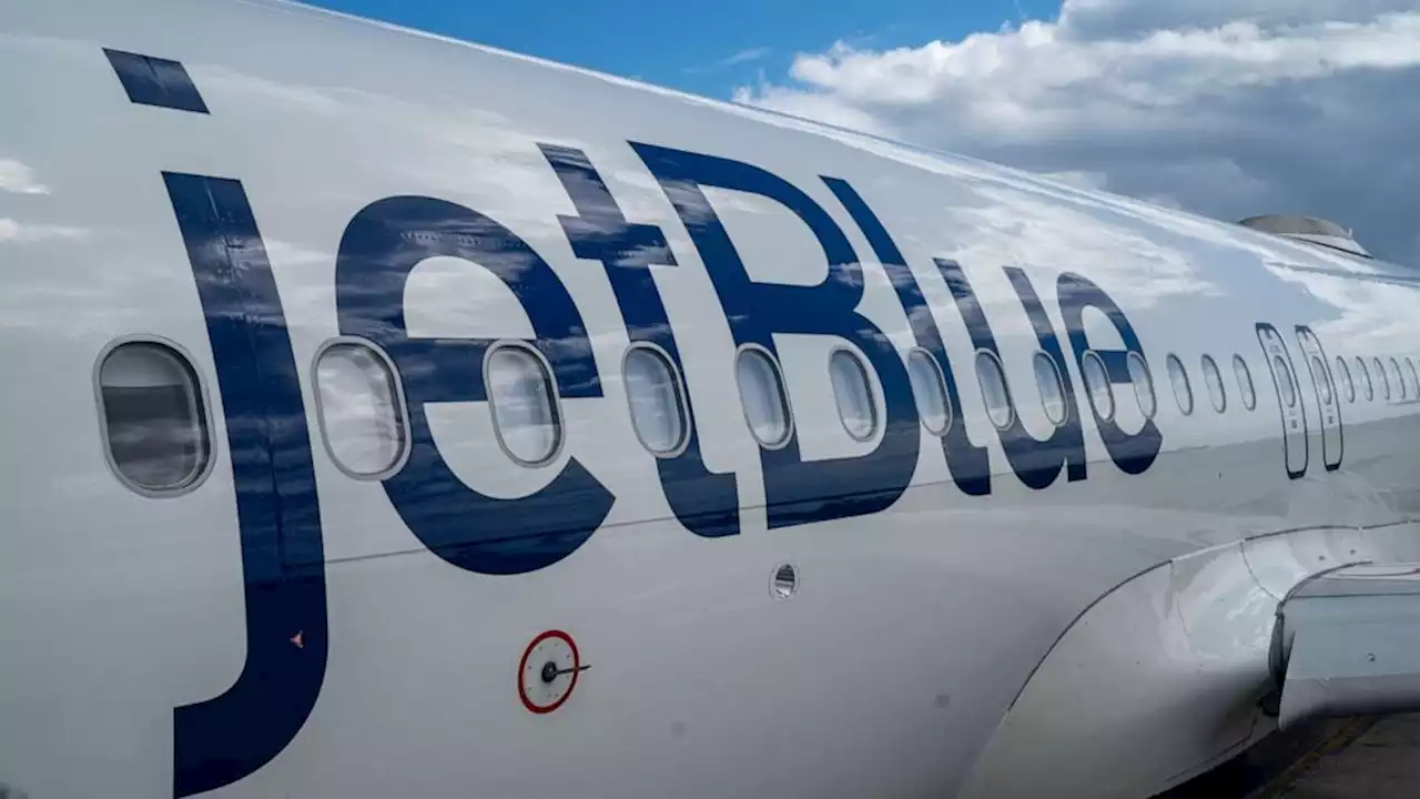 JetBlue pilot pulled off plane before takeoff after failing breathalyzer, authorities say\n