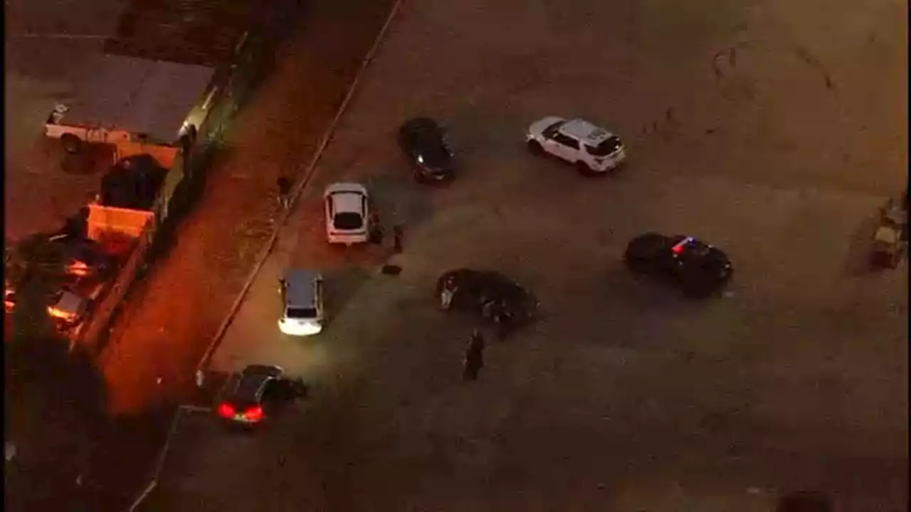 Suspect shot by police at SW Houston apartment complex, HPD says