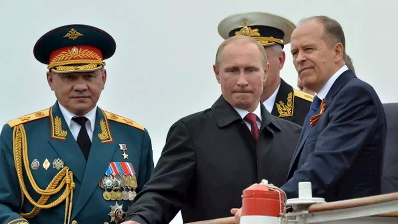 Humiliated Putin and Kremlin high command 'flee to Russian nuclear bunkers'