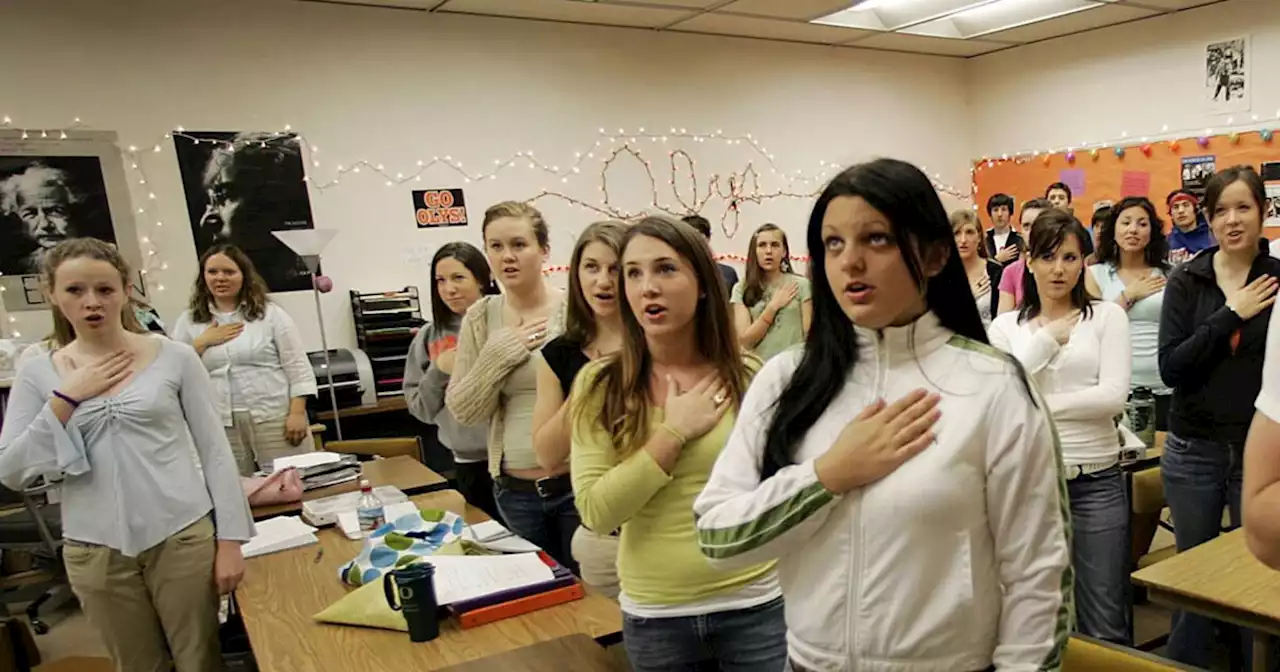 Teacher settles lawsuit after forcing student to write Pledge of Allegiance