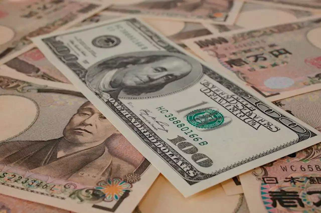 USD/JPY surpasses 123.00 on weak Japan’s Retail Trade