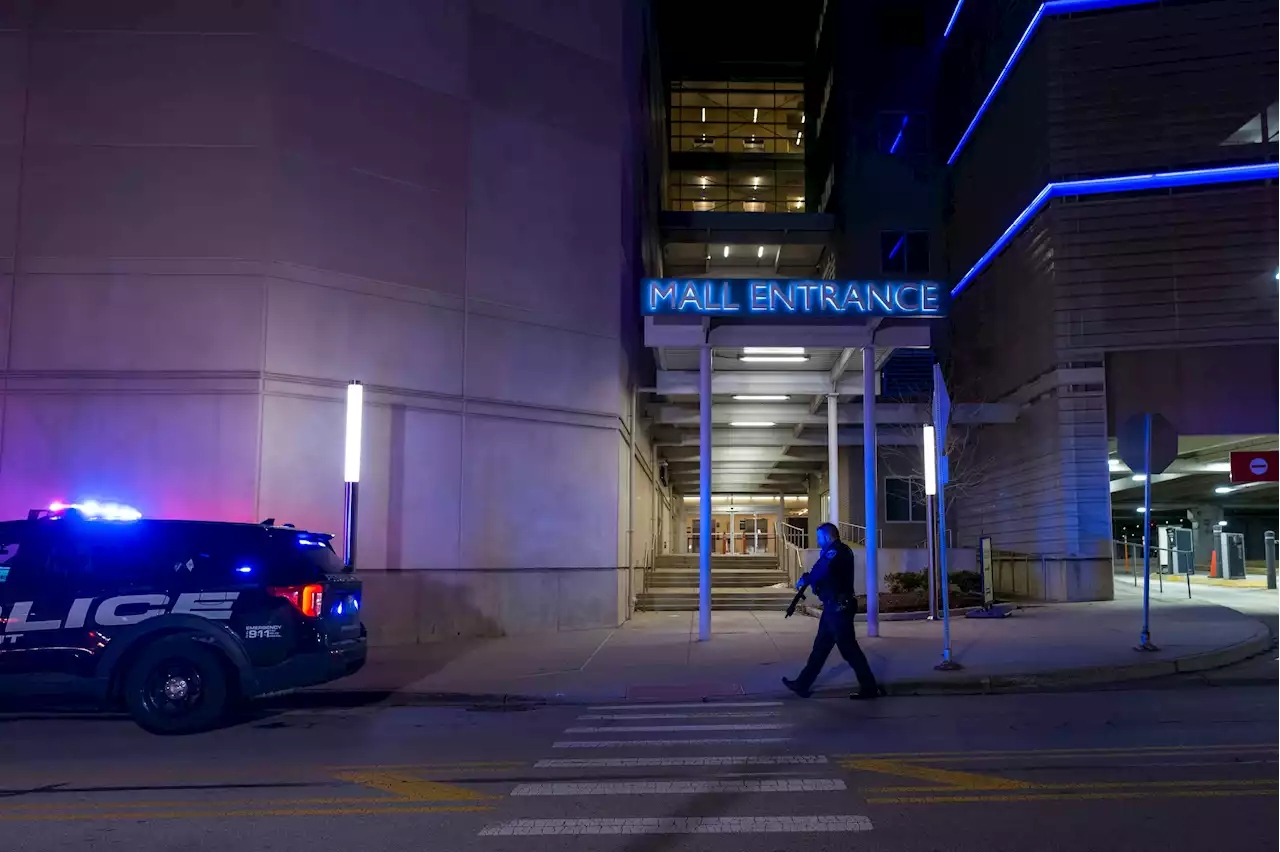 18-year-old wanted in fatal shooting at Chicago-area mall