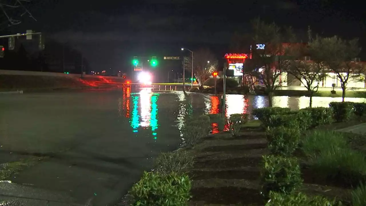 Water main break causes flooding in Tukwila