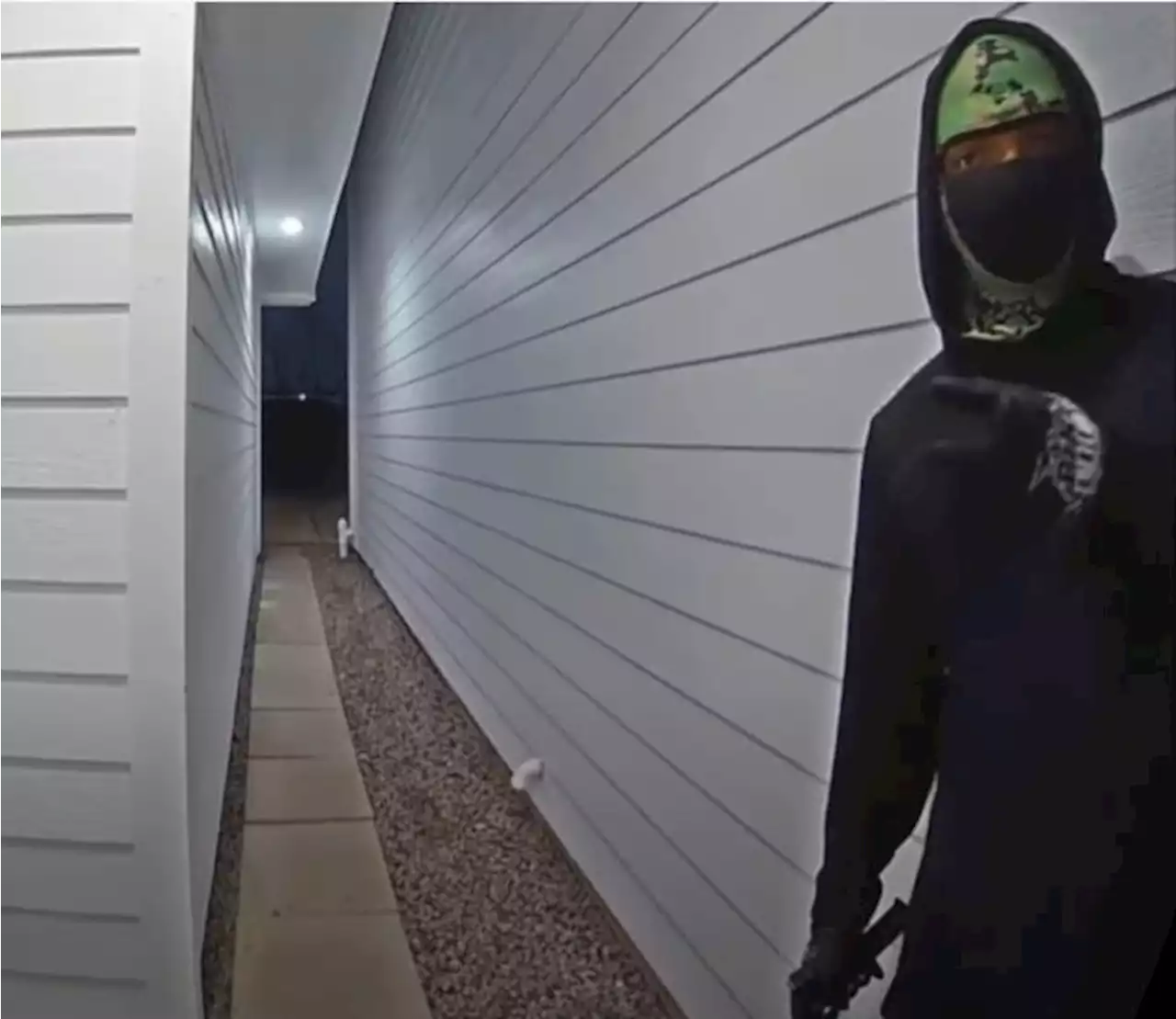 Video shows frightening moment before home invasion in southeast Houston