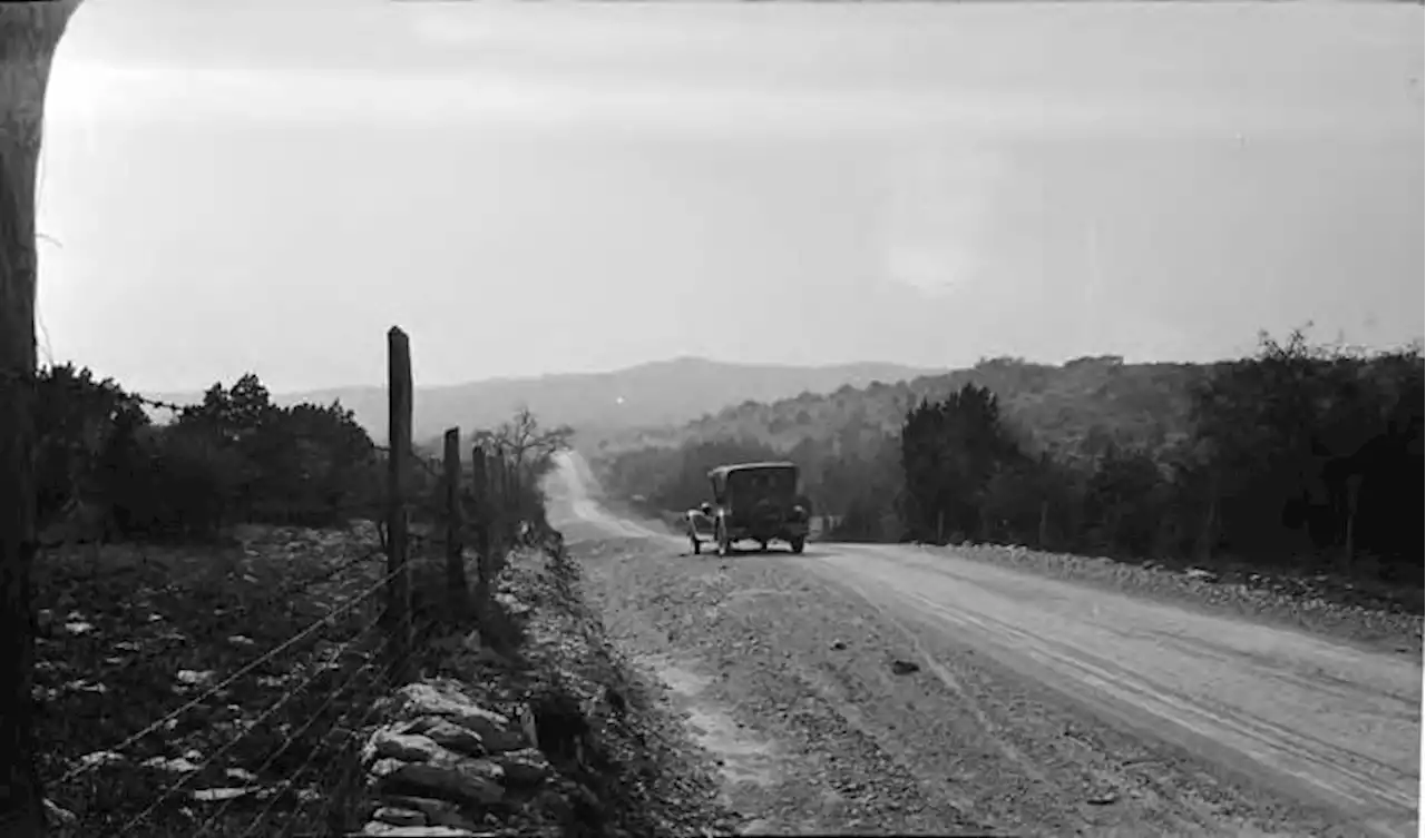 Old photos show how major San Antonio roads looked 100 years ago