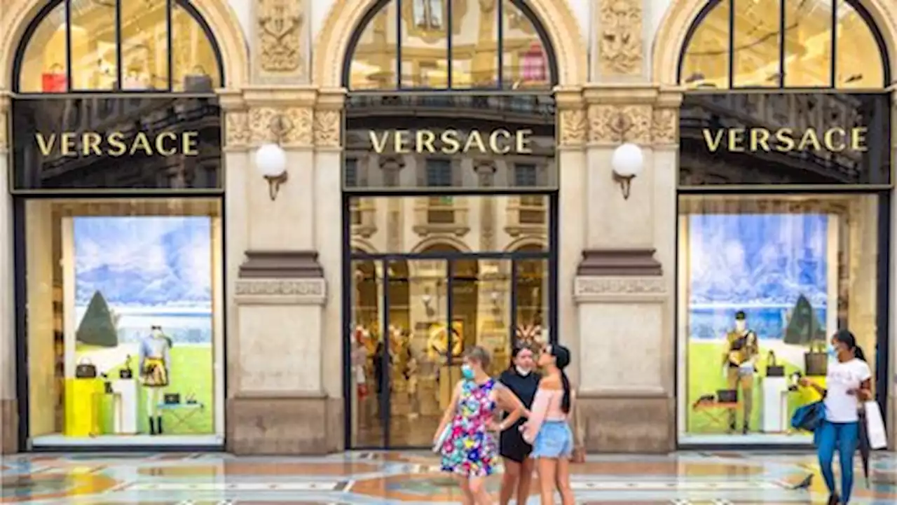 How do Italian luxury retailers connect with China in 2022?