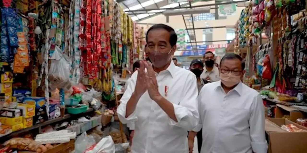 Jelang Ramadan, Jokowi Cek Ketersediaan Bahan Pokok di Sejumlah Pasar Jawa Tengah | merdeka.com