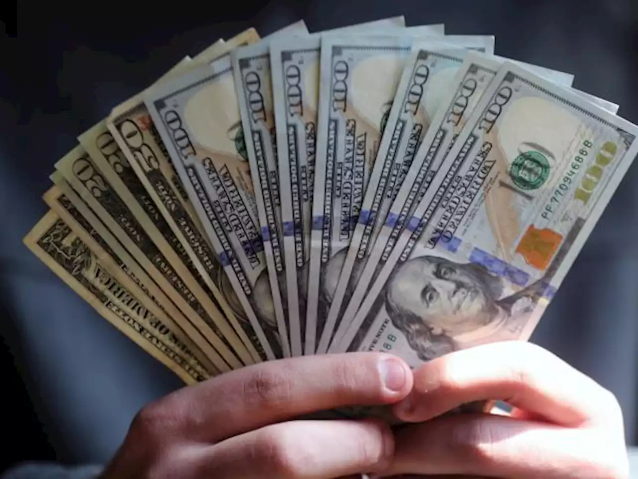 Dólar continúa a la baja y cerró en menos de 3.750 pesos
