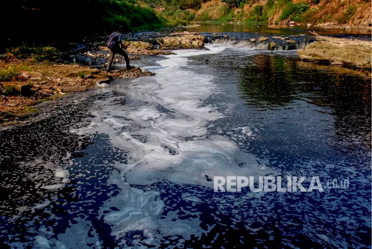 DLH Kantongi 7 Perusahaan yang Diduga Cemari Sungai Cileungsi |Republika Online