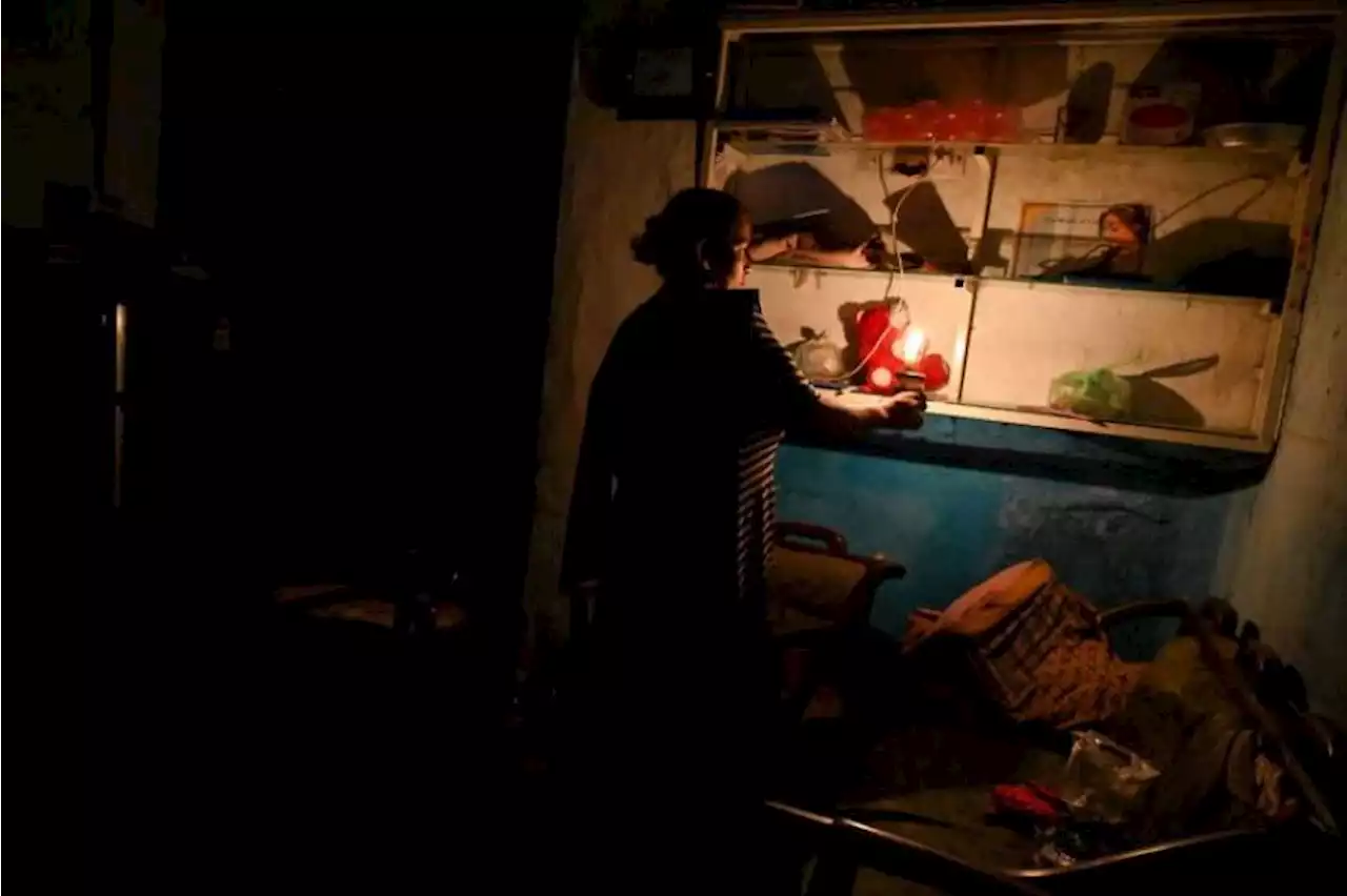 Sri Lanka faces 13-hour blackouts, hospitals stop surgery as crisis deepens
