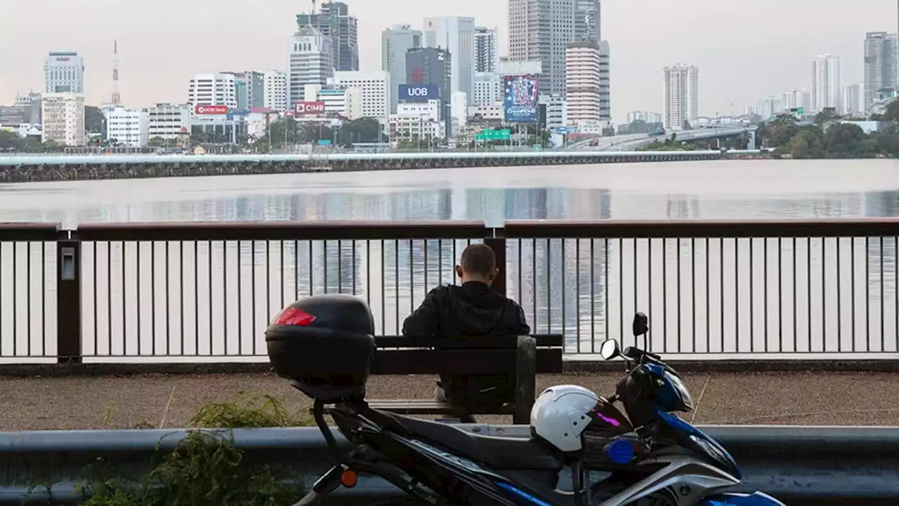 S'poreans hold off Malaysia trips via land due to confusion over MySejahtera app, travel insurance requirements