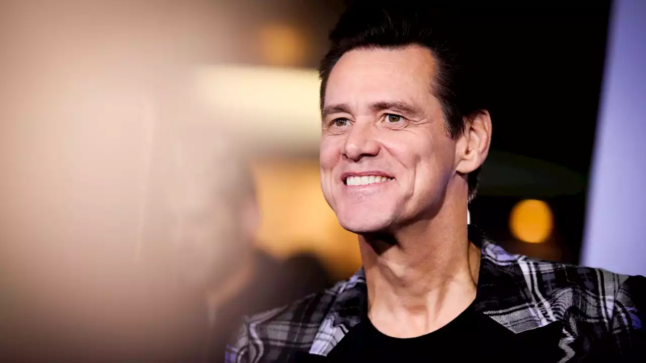 Jim Carrey Shames “Spineless” Hollywood for Applauding Will Smith at the Oscars