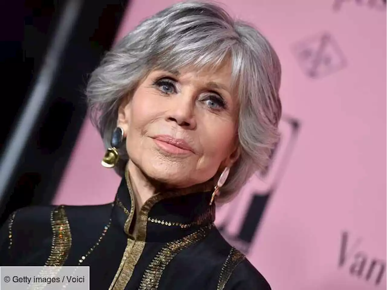 PHOTO Jane Fonda : à 83 ans, elle assume enfin ses cheveux gris - Voici